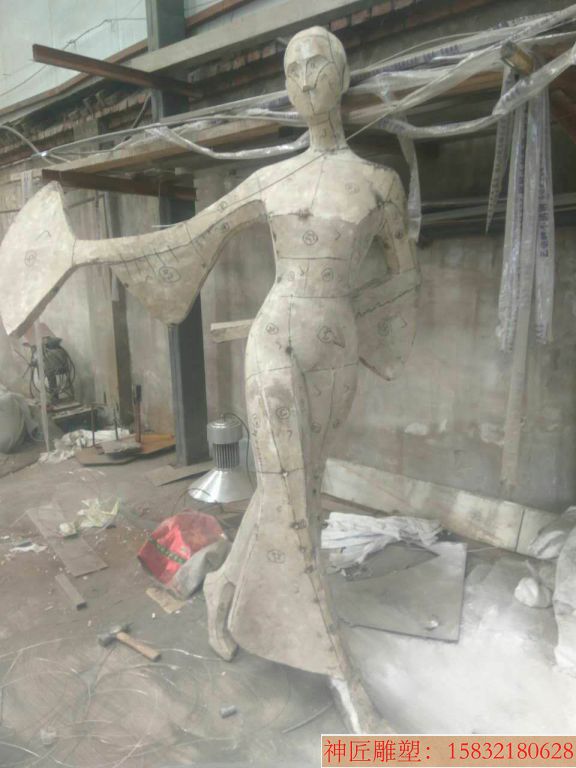 不锈钢人物扭秧歌雕塑1