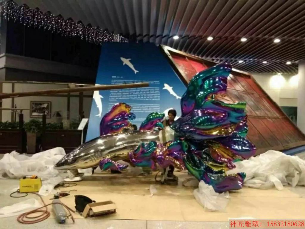 不锈钢鱼雕塑 (2)