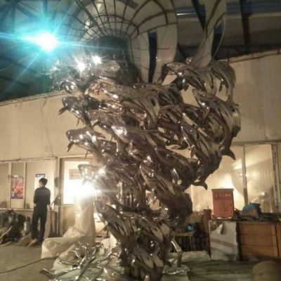 不锈钢群鱼镜面雕塑 海洋馆不锈钢鱼雕塑定制